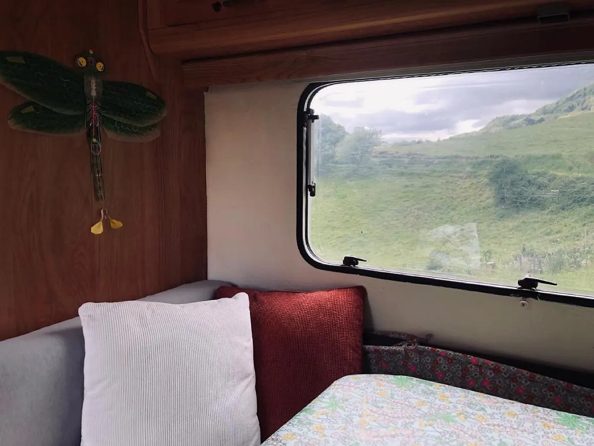 Gite Aurinko : Caravane Avec Bain Nordique Roquefort-Les-Cascades Guest house