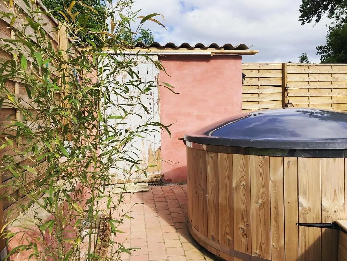 Gite Aurinko : Caravane Avec Bain Nordique Roquefort-Les-Cascades Guest house