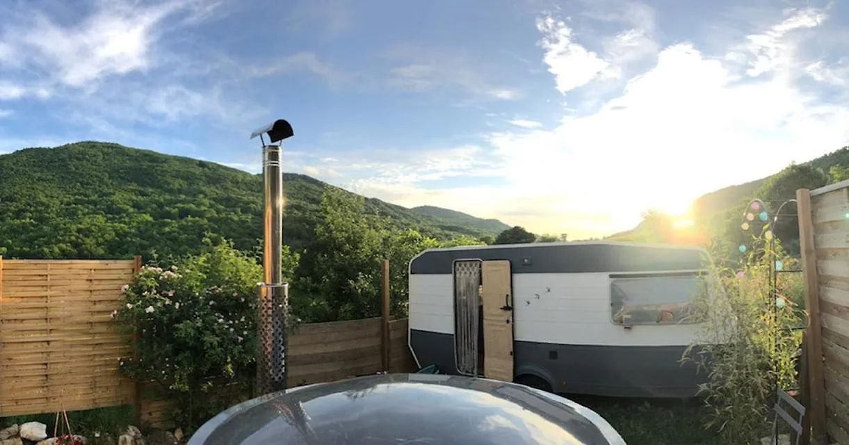 Gite Aurinko : Caravane Avec Bain Nordique Roquefort-Les-Cascades